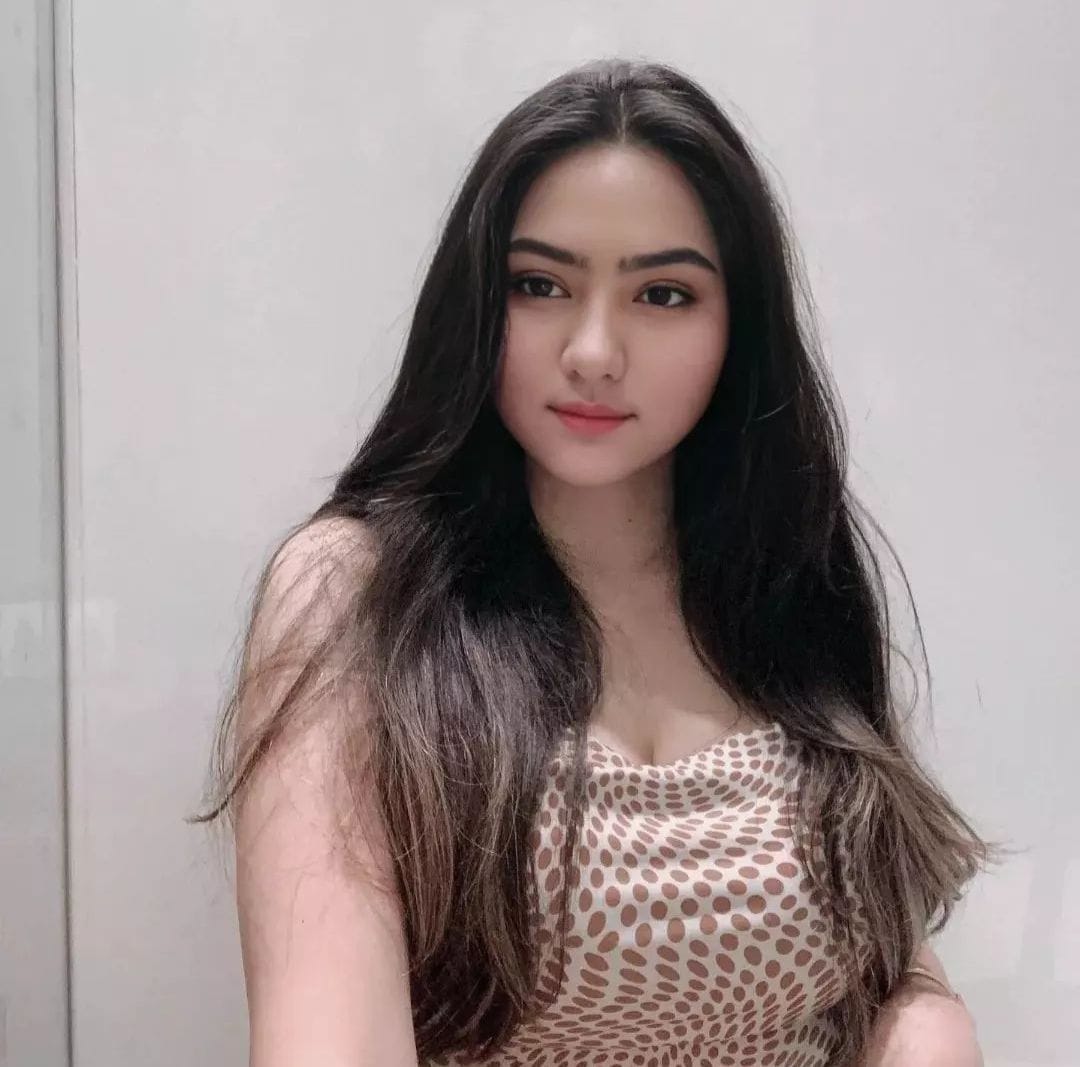 Bokep Indo – Dua Orang Sepupu Menginap di Kamar Hotel Bersama Full HD
