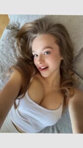 Video Iclik Bling-Bling – Cewek Keenakan Mendesah Nikmat